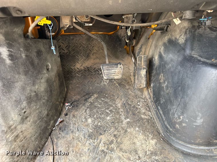 image for item DU3476 2006 Chevrolet C7500 oil distributor truck