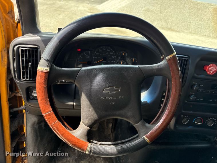 image for item DU3476 2006 Chevrolet C7500 oil distributor truck