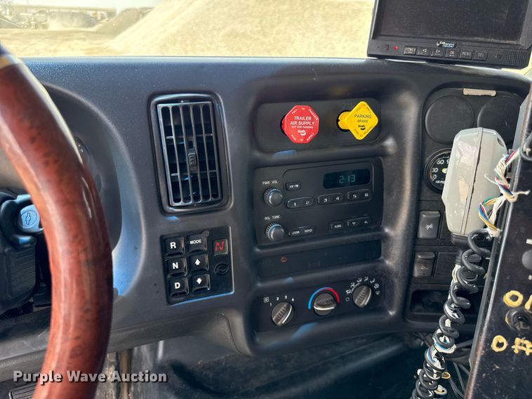 image for item DU3476 2006 Chevrolet C7500 oil distributor truck