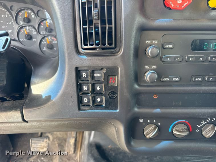 image for item DU3476 2006 Chevrolet C7500 oil distributor truck