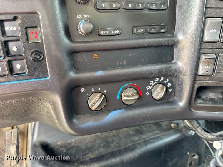 image for item DU3476 2006 Chevrolet C7500 oil distributor truck