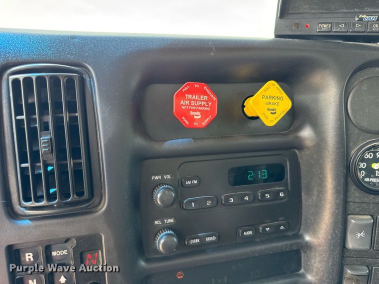 image for item DU3476 2006 Chevrolet C7500 oil distributor truck