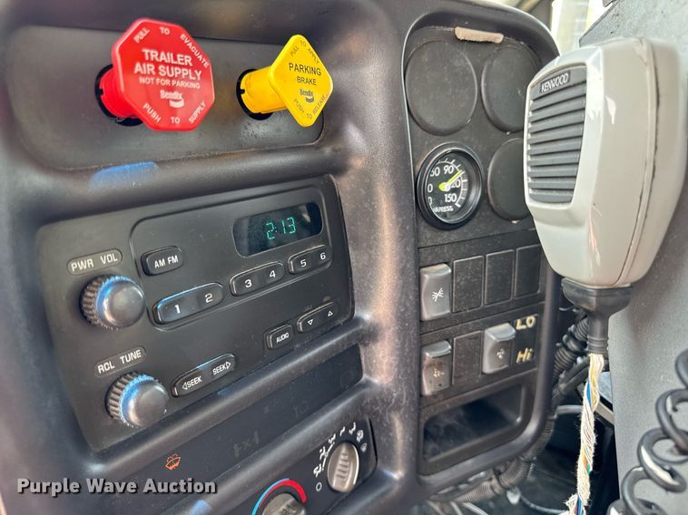 image for item DU3476 2006 Chevrolet C7500 oil distributor truck