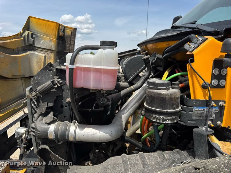 image for item DU3476 2006 Chevrolet C7500 oil distributor truck