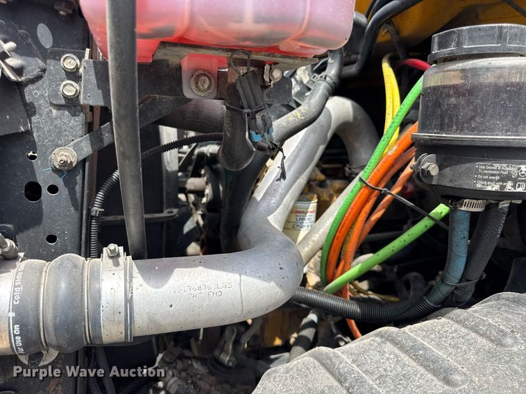 image for item DU3476 2006 Chevrolet C7500 oil distributor truck