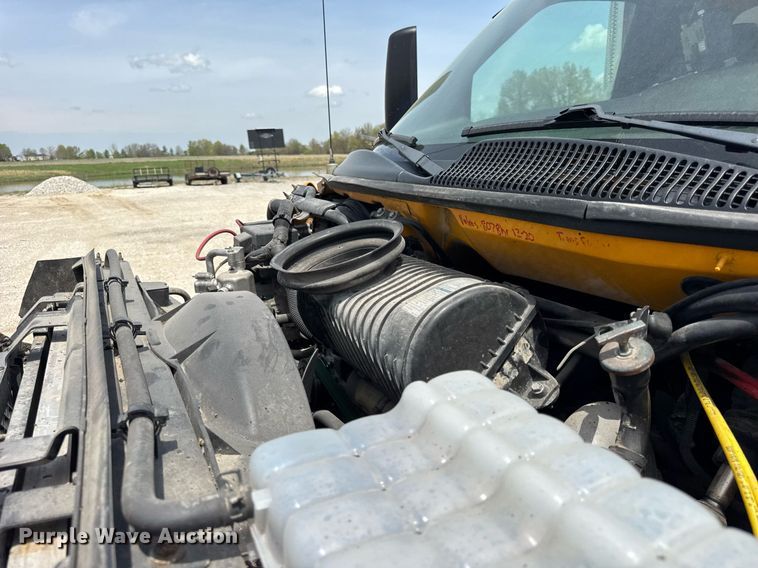 image for item DU3476 2006 Chevrolet C7500 oil distributor truck