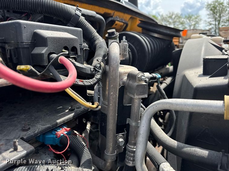 image for item DU3476 2006 Chevrolet C7500 oil distributor truck