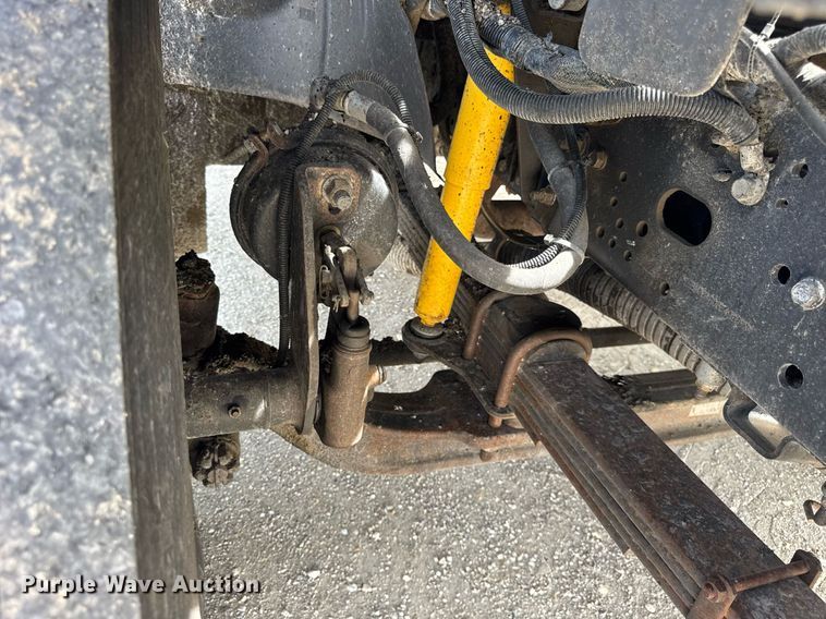 image for item DU3476 2006 Chevrolet C7500 oil distributor truck