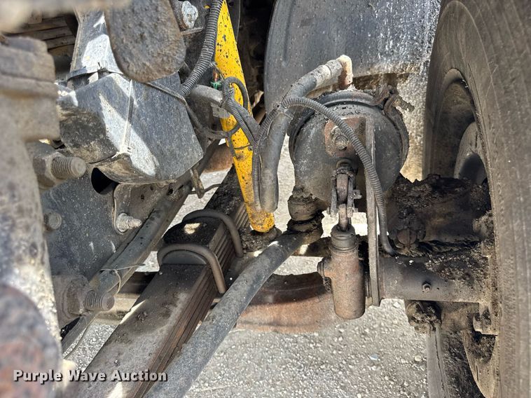 image for item DU3476 2006 Chevrolet C7500 oil distributor truck