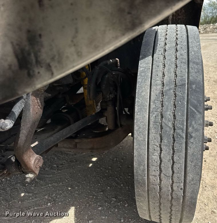 image for item DU3476 2006 Chevrolet C7500 oil distributor truck