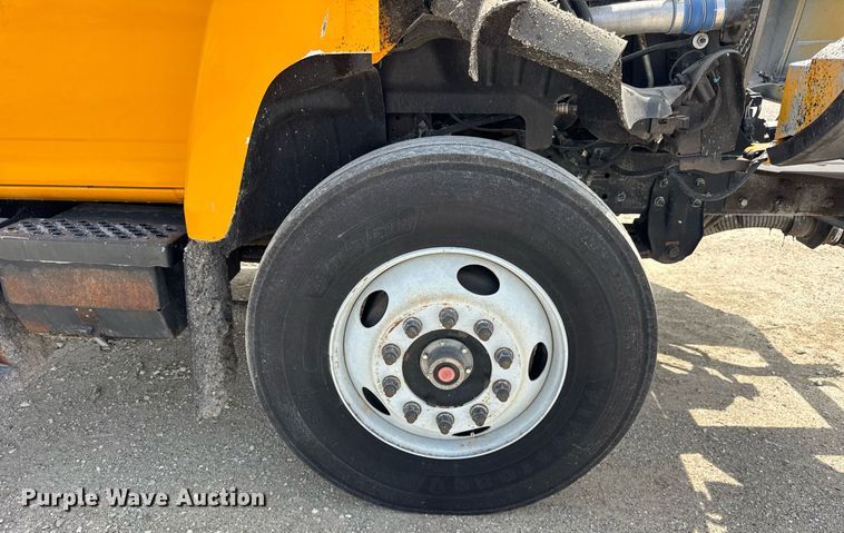 image for item DU3476 2006 Chevrolet C7500 oil distributor truck