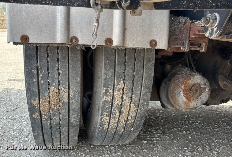 image for item DU3476 2006 Chevrolet C7500 oil distributor truck