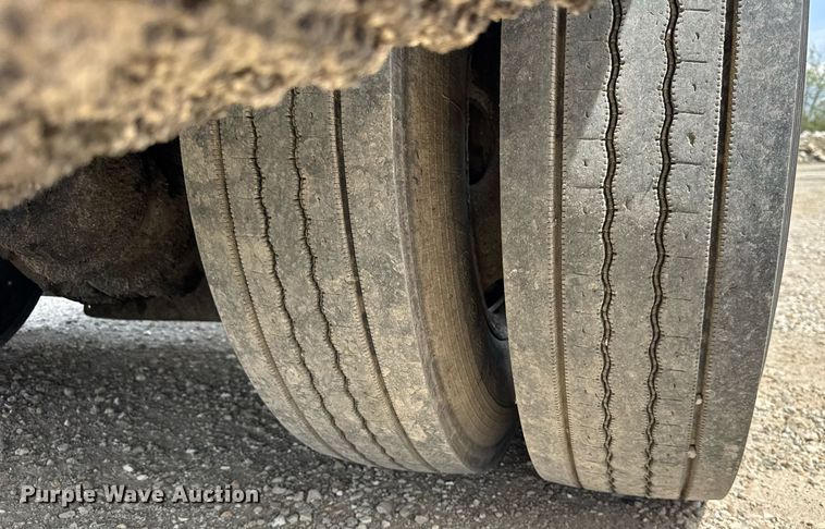 image for item DU3476 2006 Chevrolet C7500 oil distributor truck