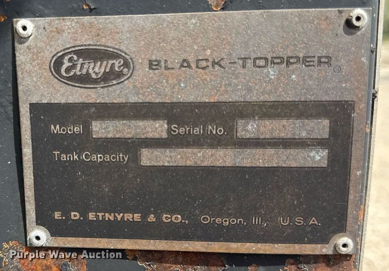 image for item DU3477 2007 International 7400 oil distributor truck