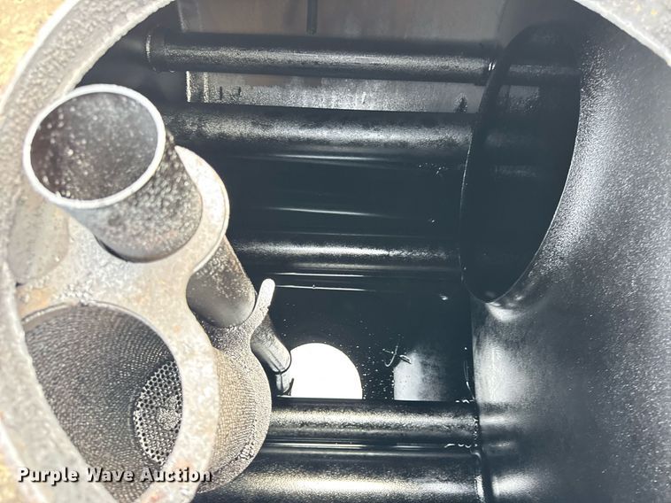 image for item DU3477 2007 International 7400 oil distributor truck