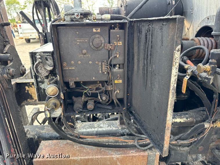 image for item DU3477 2007 International 7400 oil distributor truck