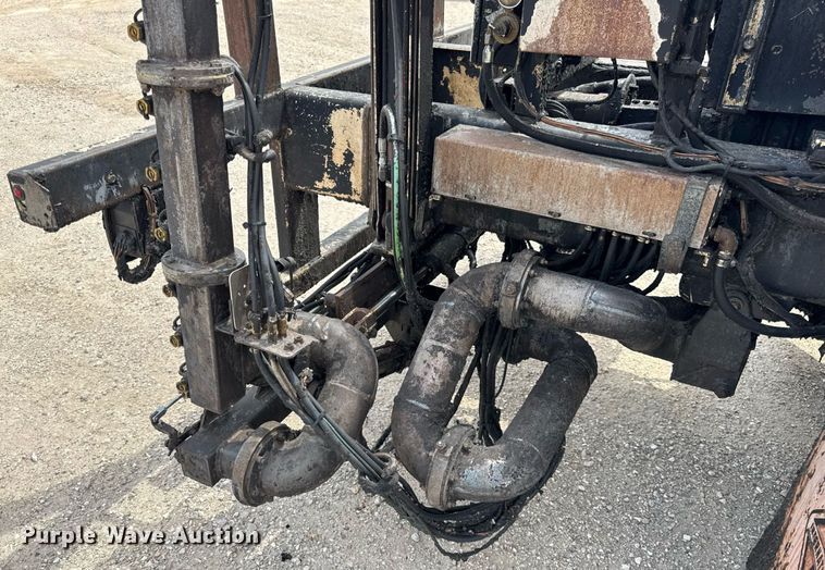 image for item DU3477 2007 International 7400 oil distributor truck