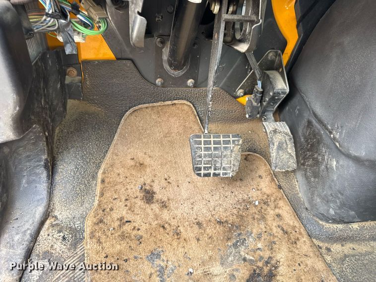 image for item DU3477 2007 International 7400 oil distributor truck