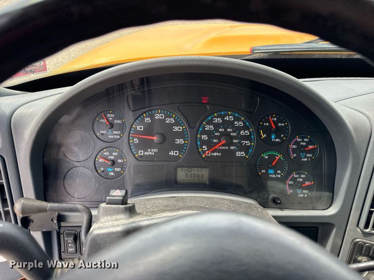 image for item DU3477 2007 International 7400 oil distributor truck