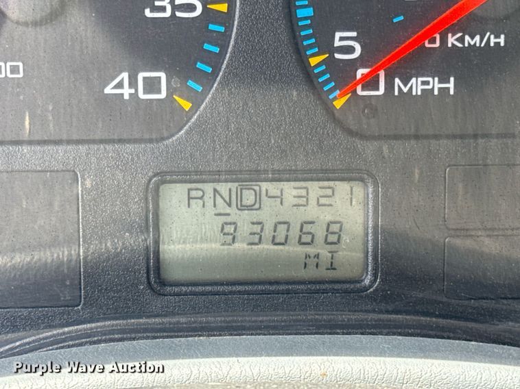 image for item DU3477 2007 International 7400 oil distributor truck