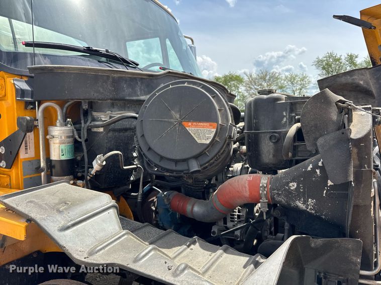 image for item DU3477 2007 International 7400 oil distributor truck