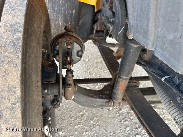 image for item DU3477 2007 International 7400 oil distributor truck