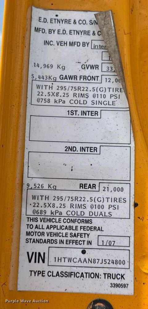 image for item DU3477 2007 International 7400 oil distributor truck