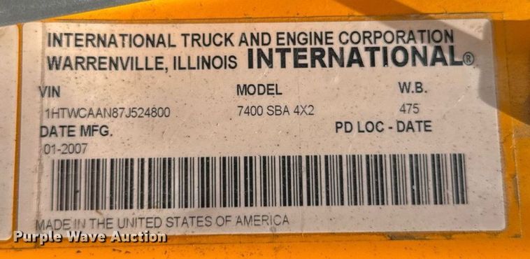 image for item DU3477 2007 International 7400 oil distributor truck
