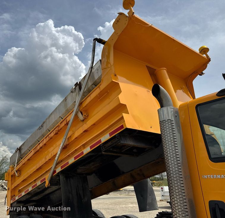 image for item DU3478 2006 International Workstar 7500 dump truck