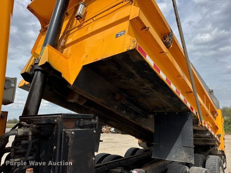 image for item DU3479 2011 International Workstar 7500 dump truck