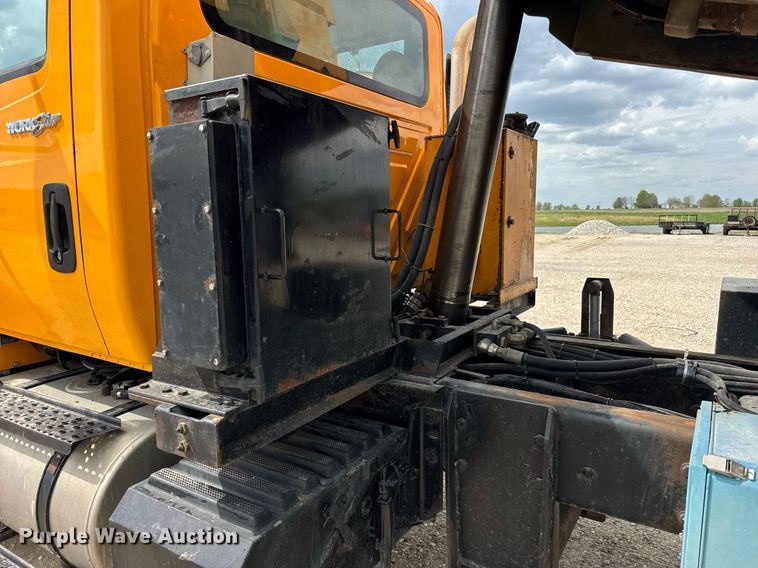 image for item DU3479 2011 International Workstar 7500 dump truck