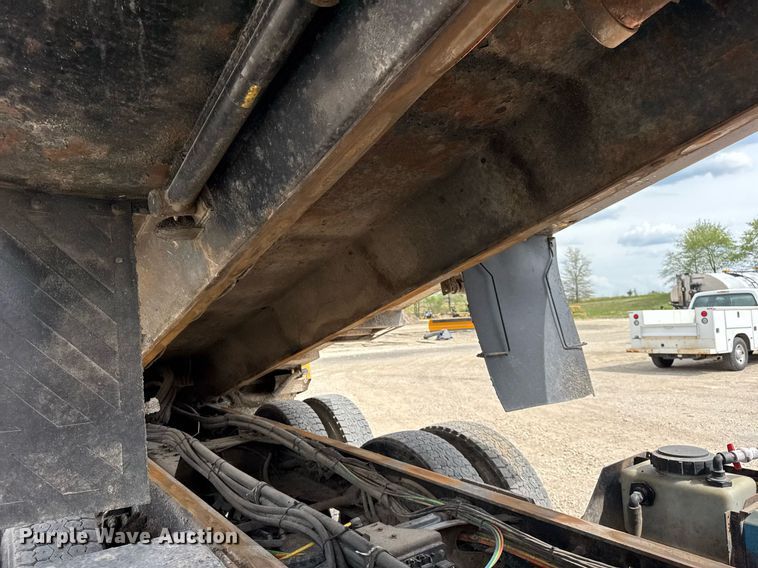 image for item DU3479 2011 International Workstar 7500 dump truck