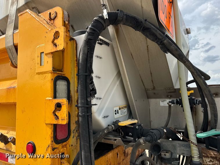 image for item DU3479 2011 International Workstar 7500 dump truck