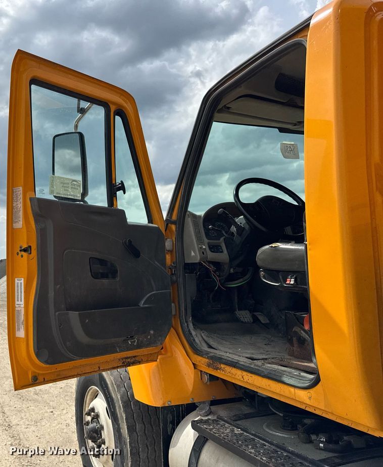 image for item DU3479 2011 International Workstar 7500 dump truck