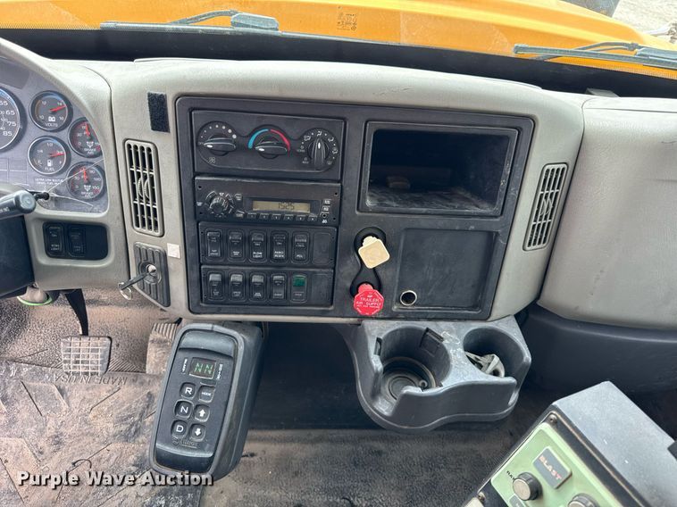 image for item DU3479 2011 International Workstar 7500 dump truck