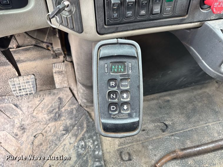 image for item DU3479 2011 International Workstar 7500 dump truck