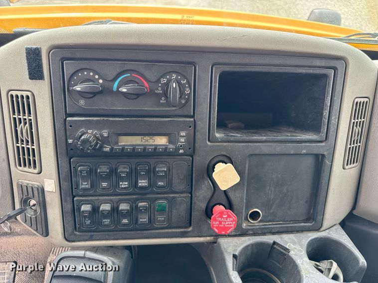 image for item DU3479 2011 International Workstar 7500 dump truck