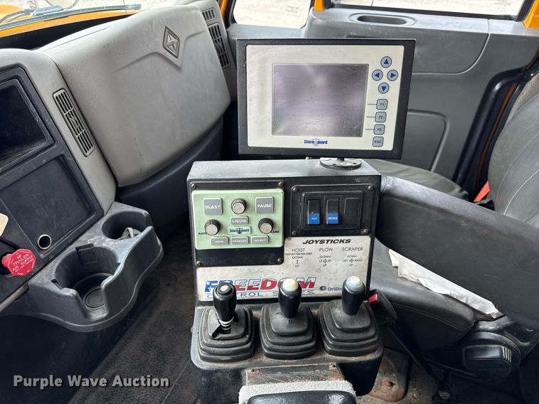 image for item DU3479 2011 International Workstar 7500 dump truck