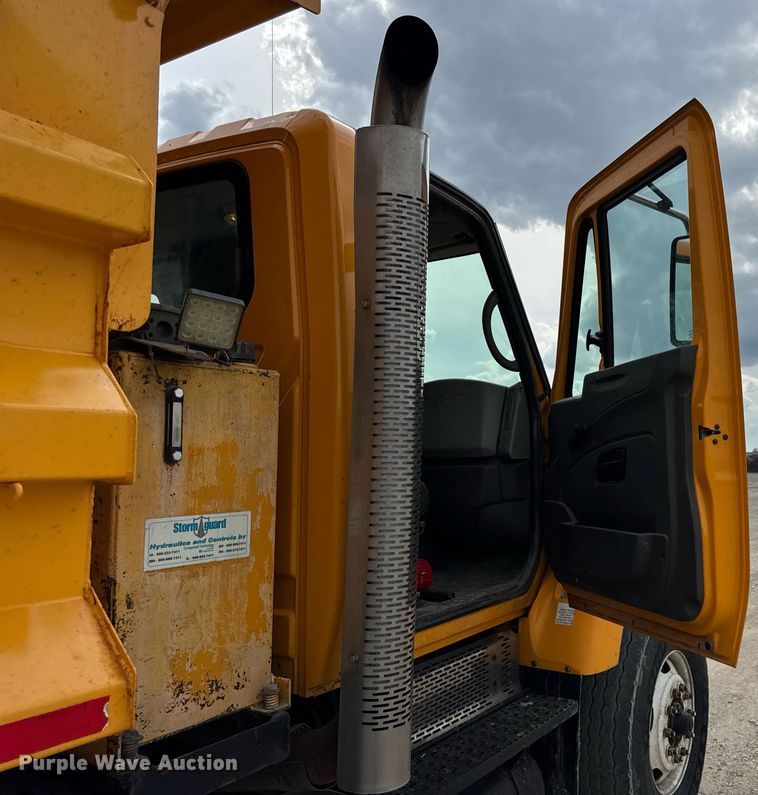 image for item DU3479 2011 International Workstar 7500 dump truck