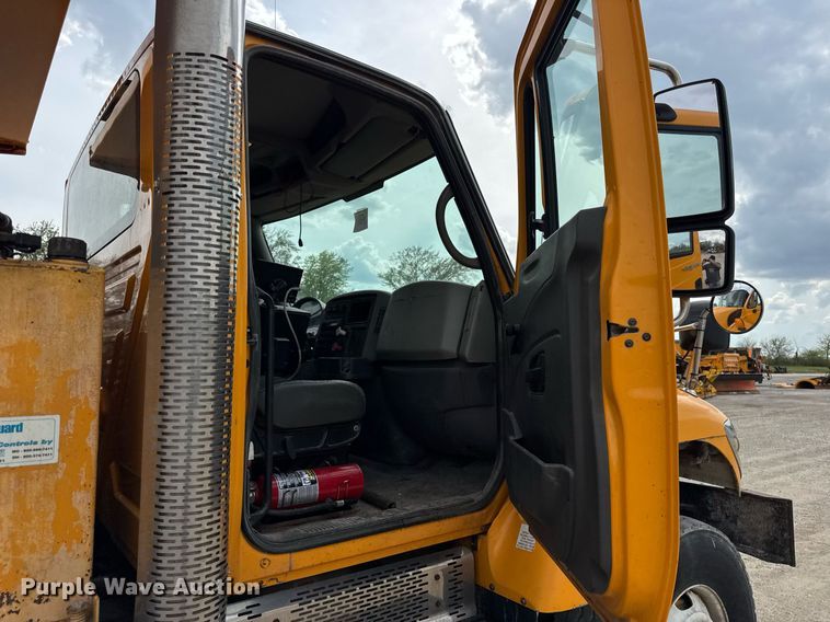 image for item DU3479 2011 International Workstar 7500 dump truck
