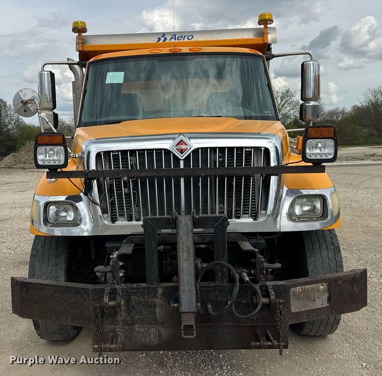 image for item DU3480 2006 International 7400 dump truck