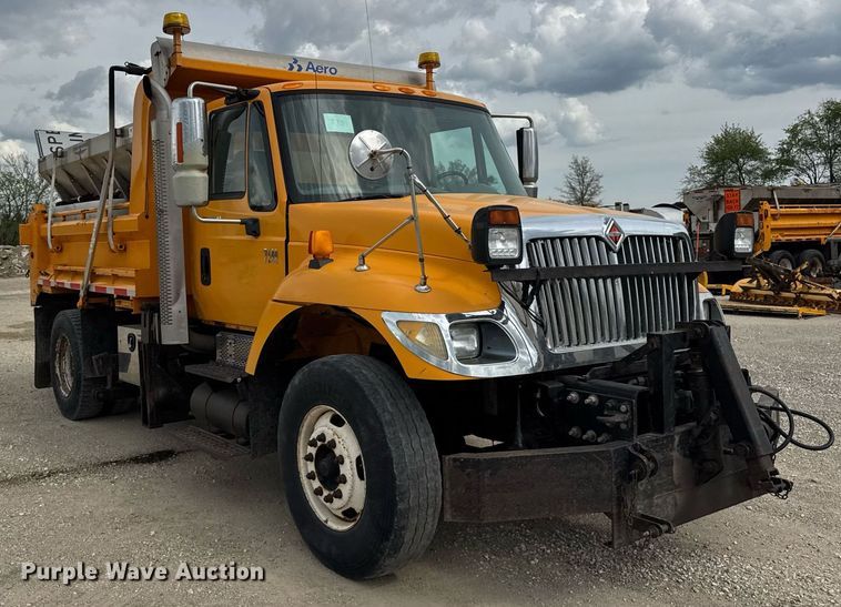 image for item DU3480 2006 International 7400 dump truck