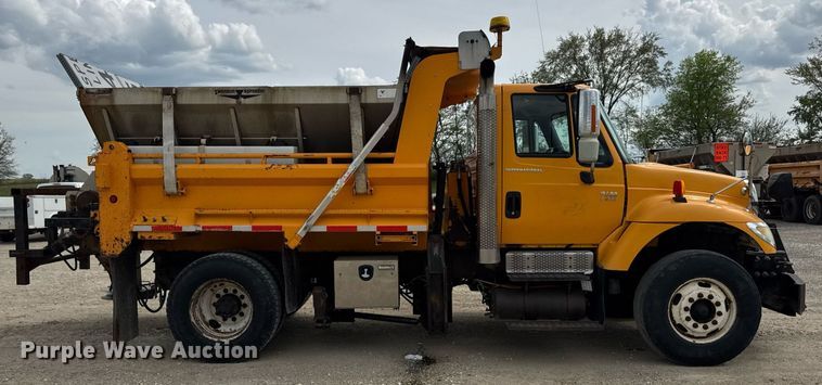 image for item DU3480 2006 International 7400 dump truck