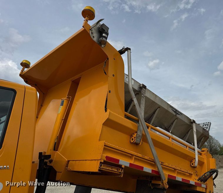 image for item DU3480 2006 International 7400 dump truck