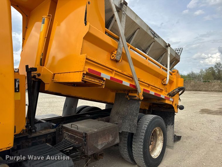 image for item DU3480 2006 International 7400 dump truck