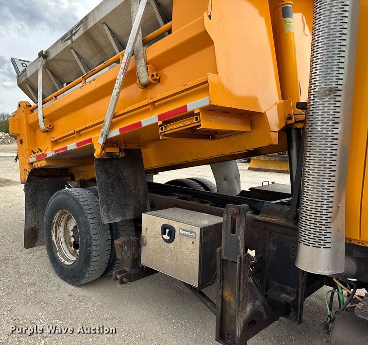 image for item DU3480 2006 International 7400 dump truck