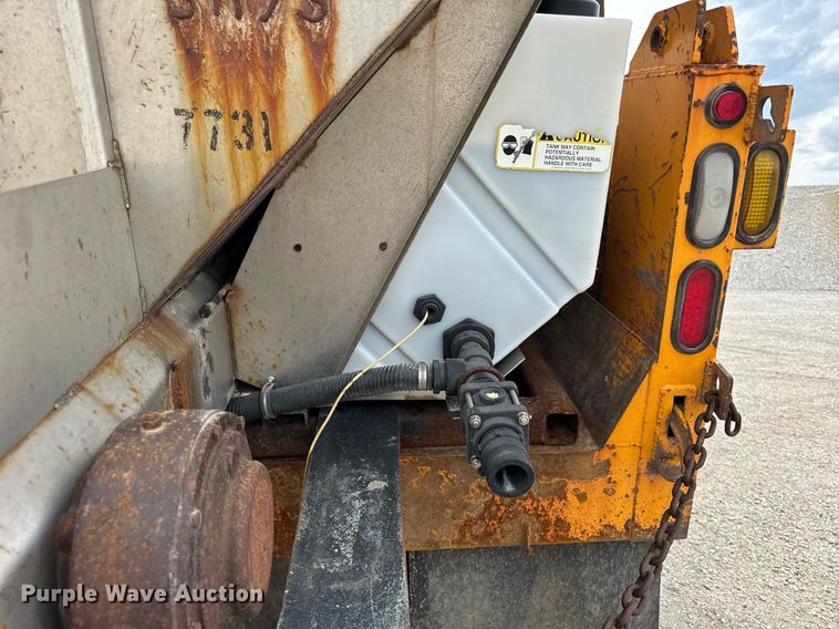 image for item DU3480 2006 International 7400 dump truck