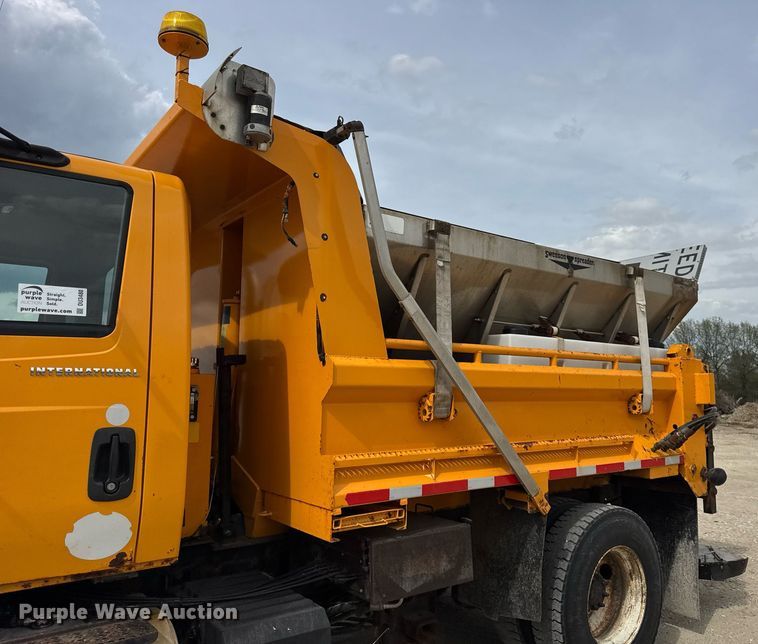 image for item DU3480 2006 International 7400 dump truck
