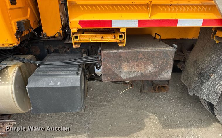 image for item DU3480 2006 International 7400 dump truck