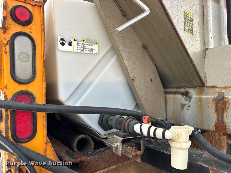 image for item DU3480 2006 International 7400 dump truck